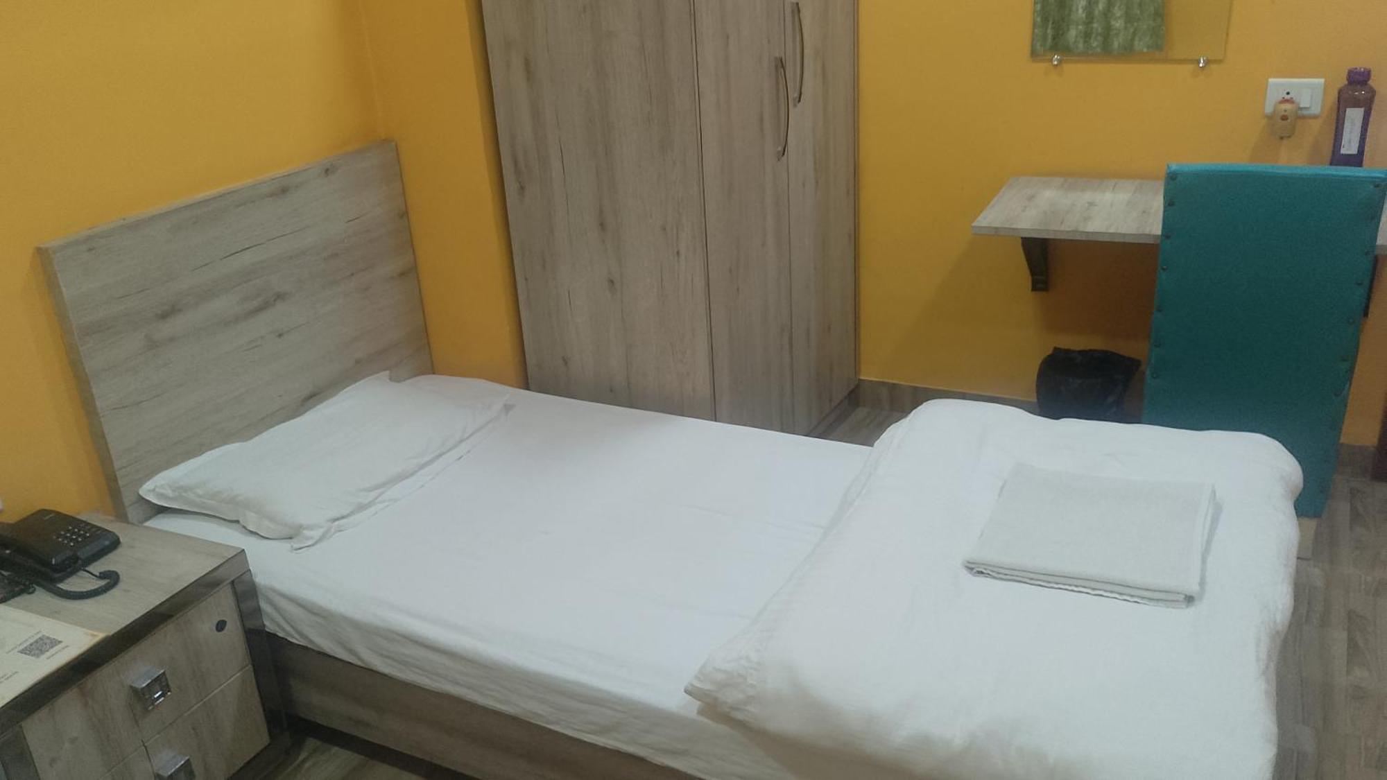 Serenity Inn And Grill Γουβαχάτι Εξωτερικό φωτογραφία